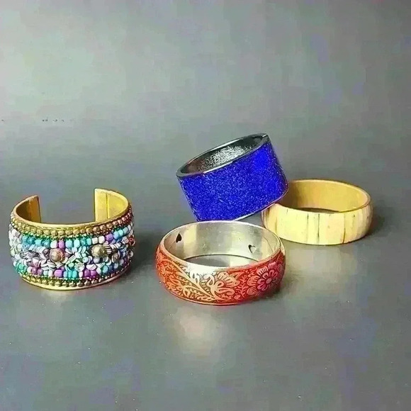 Bracelets bundle of 4 vintage to morden style bracelets - Picture 1 of 17